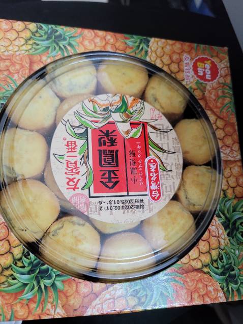 Bánh ngon, mềm, ko quá ngọt, date còn dài