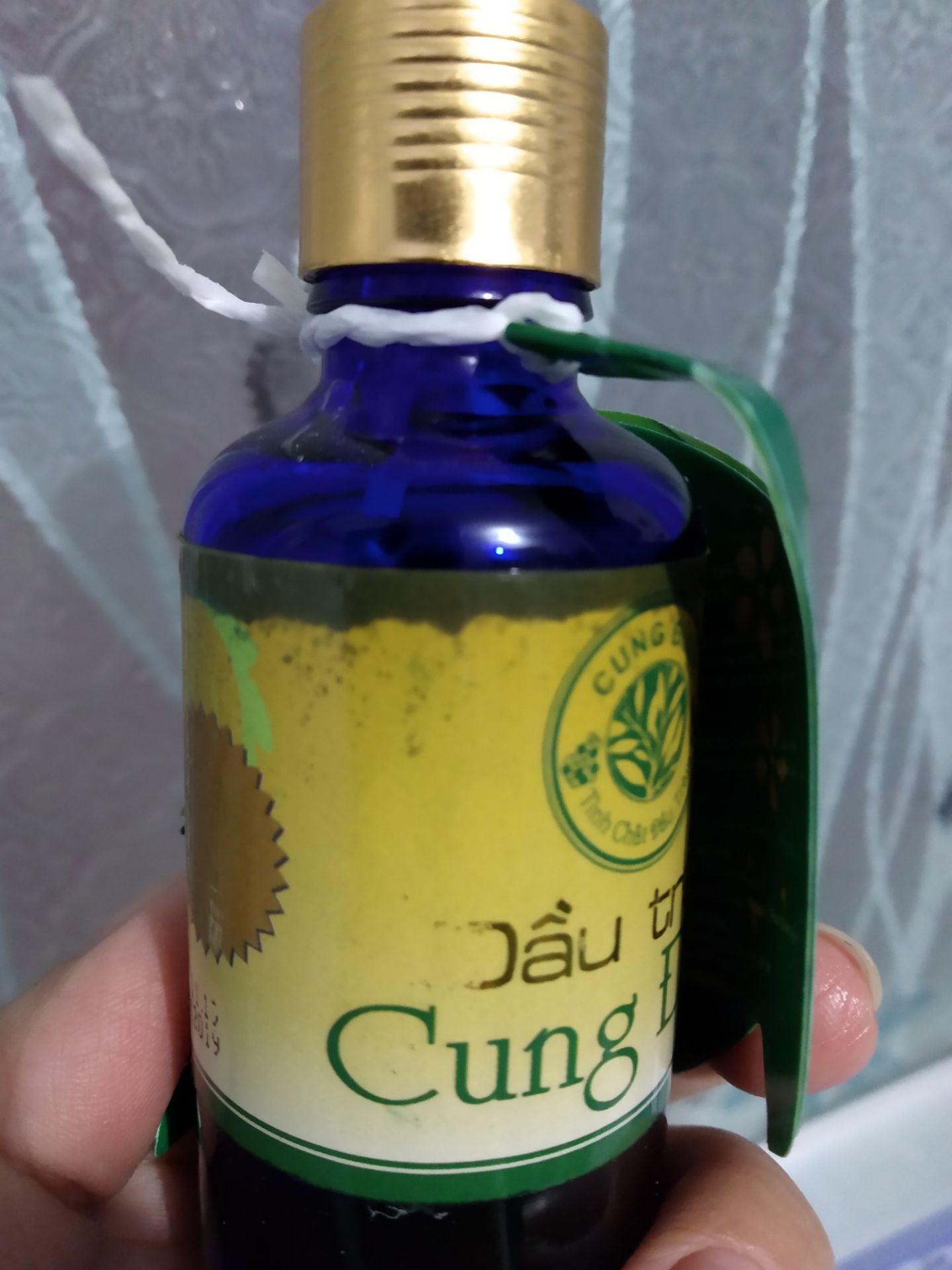 Về chất lượng thì mình thấy rất ổn, nhưng Tiki đóng hàng cẩu thả, đổ gần hết 1/5 chai dầu. Do mình dễ tính nên nhận dùng luôn. Đề nghị Tiki cẩn thận hơn, nếu lần sau bị nữa mình sẽ không nhận. Về chất lượng thì mình thấy rất ổn, nhưng Tiki đóng hàng cẩu thả, đổ gần hết 1/5 chai dầu. Do mình dễ tính nên nhận dùng luôn. Đề nghị Tiki cẩn thận hơn, nếu lần sau bị nữa mình sẽ không nhận.