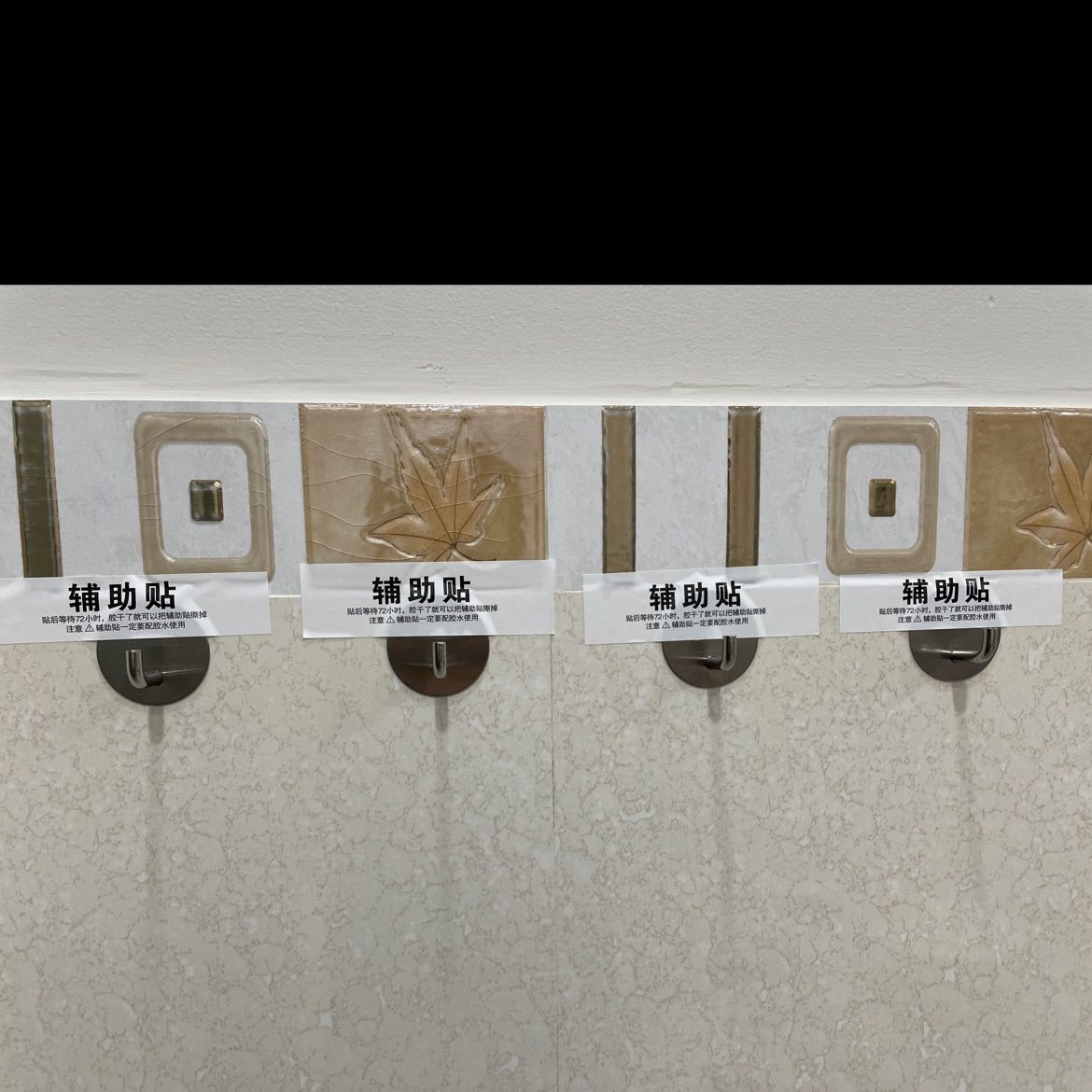 Hướng dẫn sử dụng đầy đủ, mẫu mã đúng với hình, cầm khá chắc tay. Đang đợi khô keo 24 tiếng để móc thử đồ xem có chắc không. Nhìn chung hài lòng