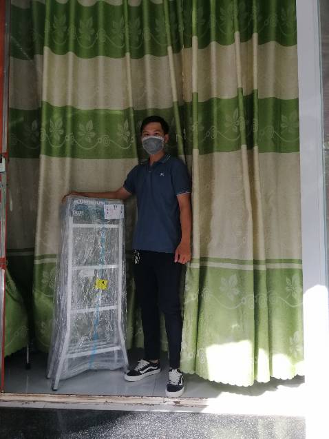 Về vận chuyển: mình từ Cần Thơ và đặt hàng ngày hôm qua thì sáng nay đã nhận đuoẹc hàng. 5 sao cho TikiNow
Về chất lượng sản phẩm: thang nhôm chất liệu nhôm dày, cứng cáp và chắc chắn. Các khớp bật nhẹ nhàng và khóa tự động, cảm giác an toàn khi sử dụng 
Về giá cạnh tranh: giá tương đổi rẻ so với thị trường và các cửa hàng mua trực tiếp tại đây
Hài lòng về sản phẩm 
Ae thợ nên mua