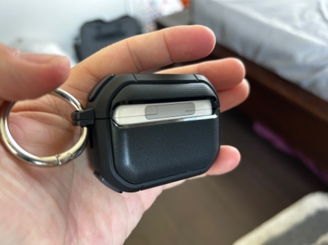 Đẹp, cứng cáp, vừa vặn cho airpods pro 2, mình đặt tiki now, khuya qua đặt sáng có sài rồi.