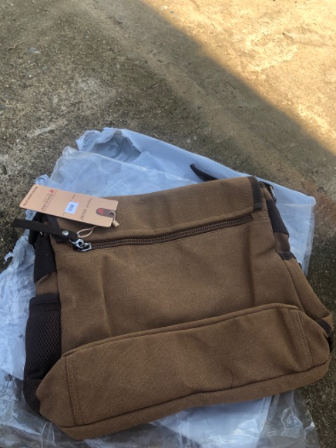 Thiết kế đẹp, vững chắc, vải mềm , tuy đơn hàng đi hơi lâu lạc lối vào tận trong nam rồi vòng ra miền trung, đóng gói cẩn thận ..!