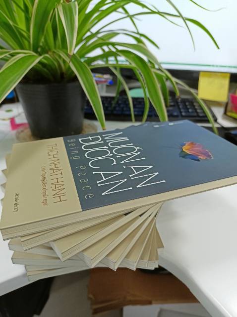 Mình mua để tặng, giao hàng vừa đúng lúc, đóng gói cẩn thận, giấy có hơi lỗi nhẹ.