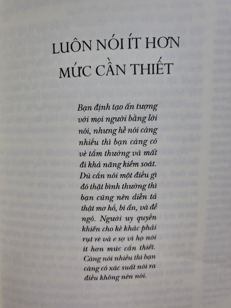thấy đóng gói sơ sài thật nhưng may sao hàng mình chả bị gì, sách thấy vài chổ in lỗi thôi.
sách này quá nổi bên *** Mỹ lun, nên mua nha mn, viết dể hiểu cực mà thấy phong chữ hơi xấu xo với bảng góc.
( để máy trang cho mn đọc thử)