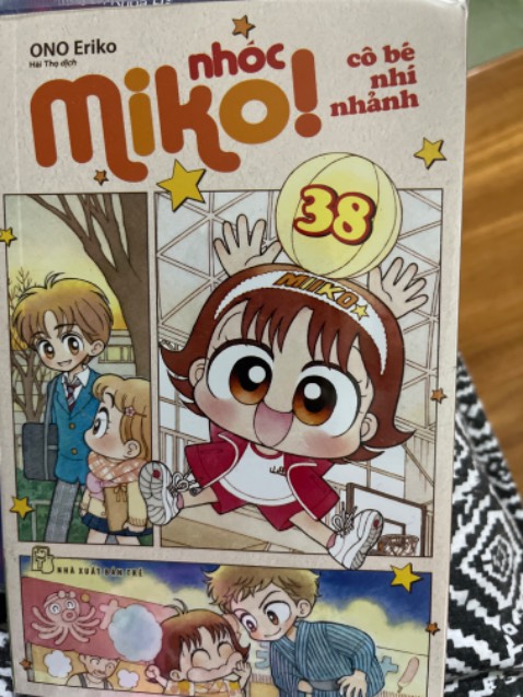 Tiki giao sớm hơn dự kiến. Trước kia mình mua truyện tranh k thấy bọc bookcare, nay lại có. Hơi tiếc bookcare xíu vì mình mua chung với quyển khác, nên khi tick chọn bookcare thì system mặc định bao sách cho cả hai hay sao í. Hy vọng Tiki có update cho lựa chọn bao sách hay không theo từng quyển ạ.