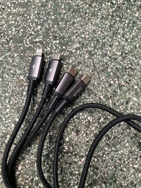 Dây đẹp, chắc chắn. Có điều khi đọc mình cứ nghĩ 3 đầu ra là có micro usb, trong khi mình cần này, thực tế là 2 type C. Lỗi mình ko kỹ. Shop bán hàng tốt, giá hợp lý, giao hàng đúng hạn. Cám ơn shop.