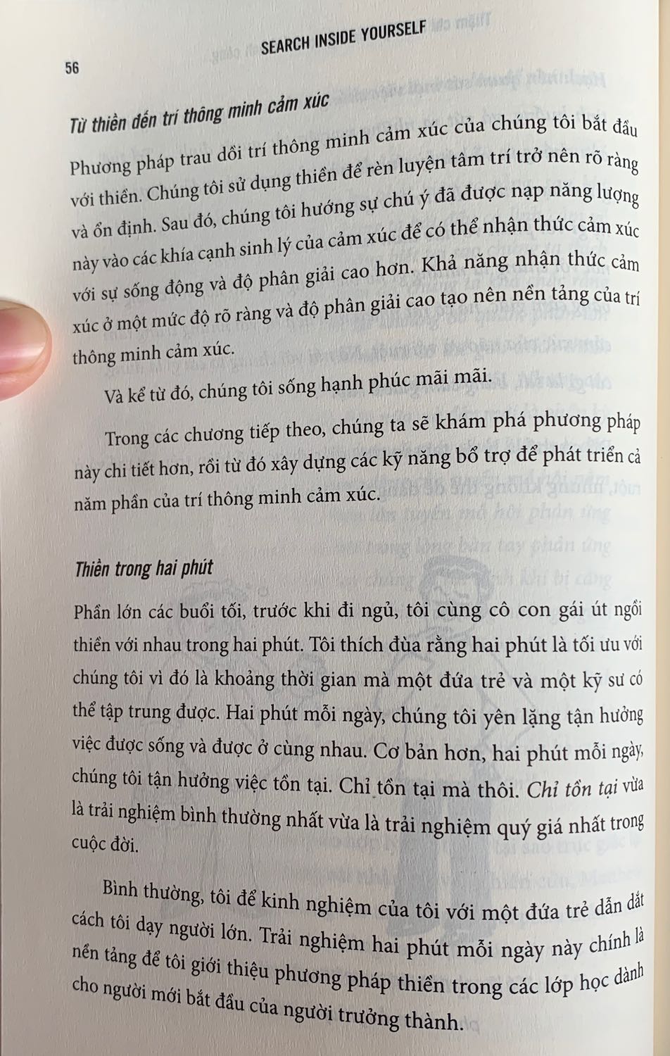 - Về hình thức, tiki giao hàng rất nhanh, đóng gói kỹ, chưa bao giờ tiki làm mình thất vọng
- Về nội dung: khi đọc một cuốn sách nước ngoài, mấu chốt để quyết định cuốn sách đó hay hoặc không, mình cho rằng nó nằm ở dịch giả. Cá nhân mình cho rằng sách chưa được “thổi hồn” khi dịch, cứ như thể câu tiếng Anh dịch sang tiếng Việt rồi đóng thành sách. Cảm giác đọc vô cùng khó chịu và mệt mỏi. Mình rất tiếc vì phải dừng đọc cuốn sách này, hi vọng sau này cơ những bản dịch tốt hơn!