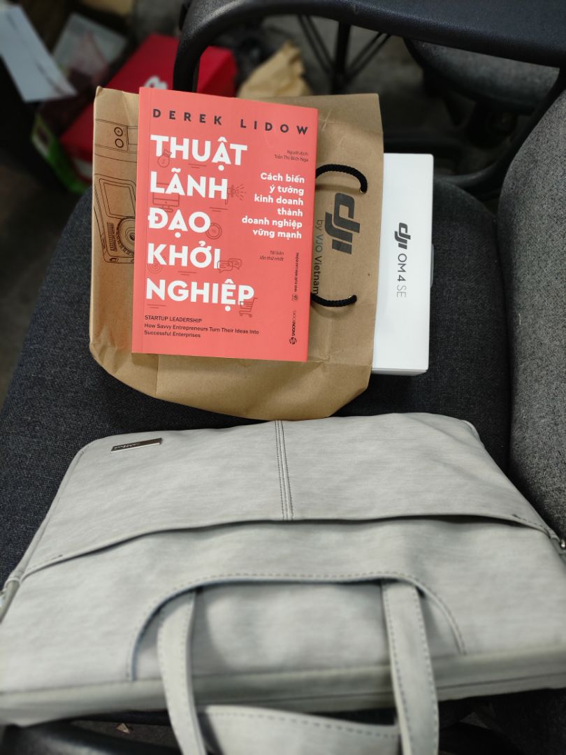 Trước hay đọc sách của Alphabook xuất bản. Tuy nhiên, khi đọc một phần nội dung của sách cho ta nhiều kinh nghiệm quý báu trong việc phát triển/khởi nghiệp của sản phẩm của chính mình, đặc biệt trong việc xây dựng đội ngũ.
Rất recommended cho những bạn muốn chiến đấu cho sản phẩm của mình.