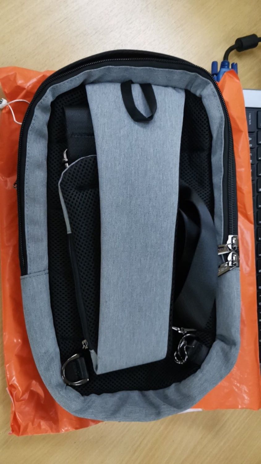 Hàng dày dặn , đường chỉ mấy chắc chắn, mình mua dc giá sale rất ưng ý. Hi vọng feedback của mình giúp cho các bạn mua hàng dễ dàng hơn. Chúc shop buôn may bán đắt nhé.