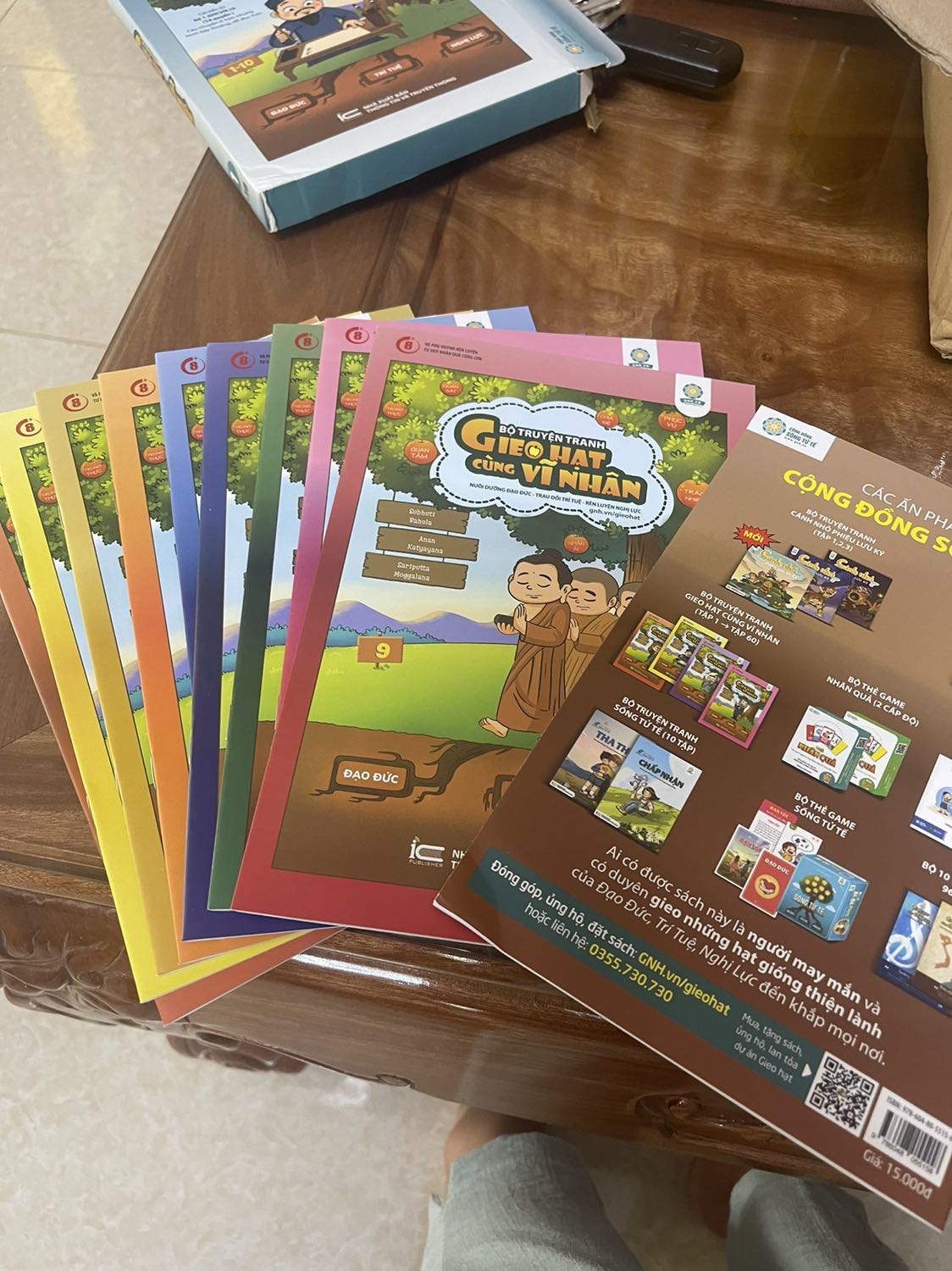 Mép sách bị cong, không ổn lắm