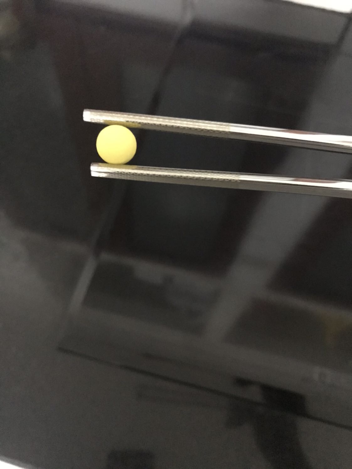 Chẳng biết nói như thế nào! Mình đã sử dụng đũa inox tròn và đũa gỗ, nhg đây là đôi đũa inox có các cạnh vuông, thiết kế đẹp mắt, nó có tất cả các ưu điểm của 2 loại đũa kia, cầm đôi đũa gắp đồ ăn chắc tay không trơn trượt!!! :)) , bây h yên tâm không phải dùng đũa gỗ thường xuyên bị mốc nữa! mình sẽ mua vài chục đôi nữa để làm quà tặng cho ng thân!!!