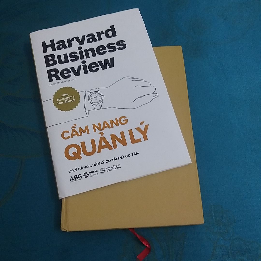 Đặt đơn 3 cuốn và cuốn này được giao riêng. Giao nhanh nhưng góc bìa sách hơi biến dạng chắc do va chạm. Tuy nhiên, trang sách bên trong vẫn thẳng đẹp. Mua sách tiki lần nào cũng good nhưng lần này chỉ cho 4 sao thôi nhé.