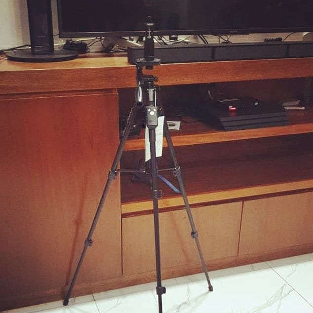 Khi mình nhận hàng cũng hơi lo. Nhưng khi mở lên và thiết lập chân thì hoàn toàn hài lòng. Chất liệu gậy nhôm chắc chắn. Các khóa đều cứng cáp và di chuyển linh hoạt. Khi mình bung tới toàn bộ thì có thể nâng điện thoại được tới 1m5.
Nhờ có gậy mà đợt đi chơi vừa rồi của mình có quá trời hình đẹp. Lại tiện trong việc làm gậy leo núi nữa =))
Xứng đáng tiền lắm nha các bạn. 
Bonus quả ảnh thực :D