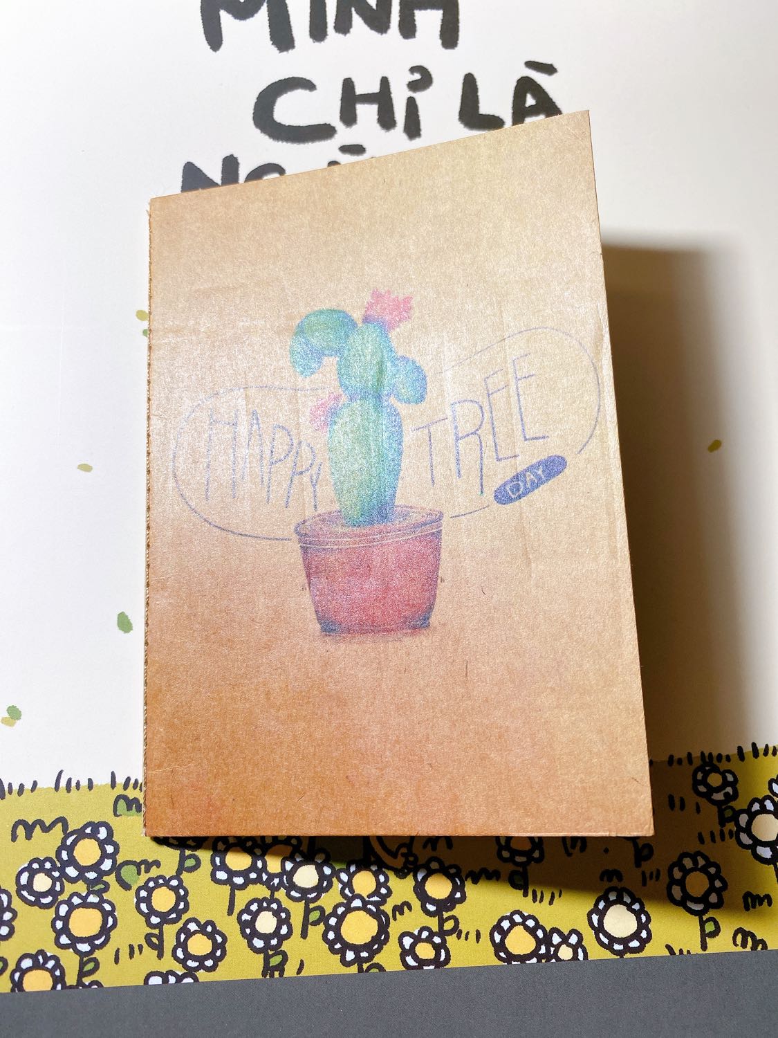 Giao hàng nhanh. Đóng gói cẩn thận. Được tặng kèm quyển sổ nhỏ đáng yêu (tiếc là quyển sổ bị in lằn mấy trang đầu) Nhưng cũng cảm ơn shop nhiều.  Sách tô màu của tác giả Kulzsc thì đáng yêu khỏi bàn rồi. Sách nguyên vẹn, không bị tì vết gì.