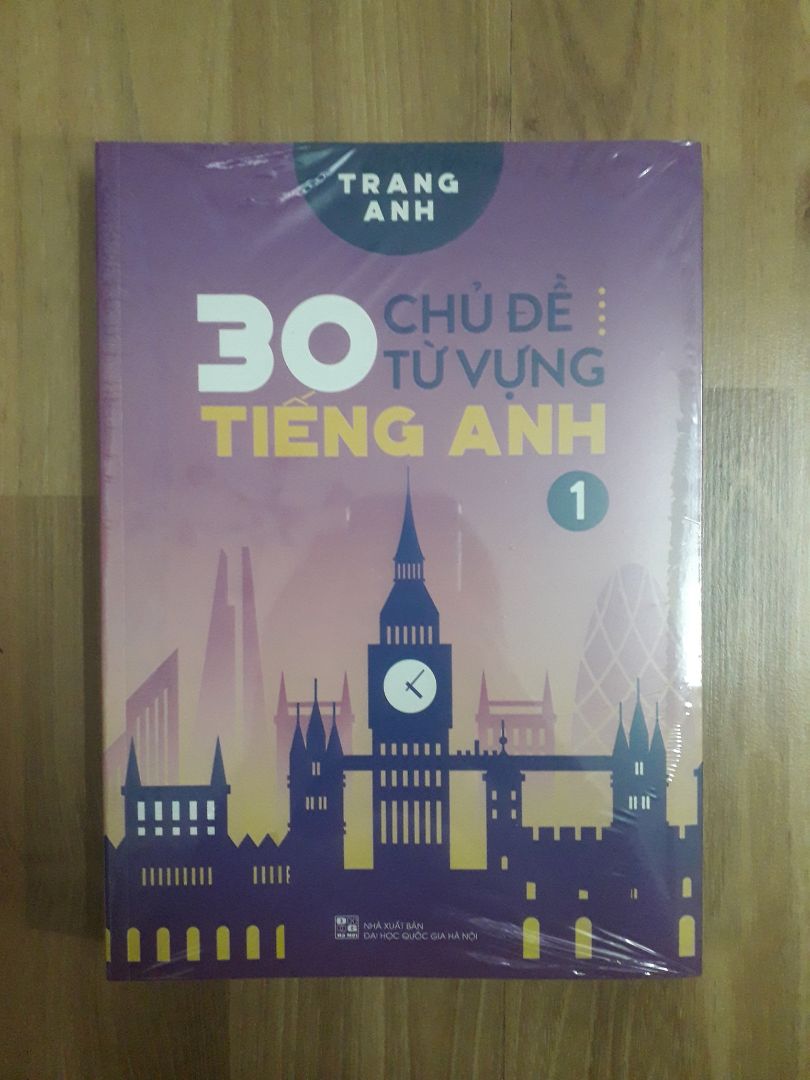 Giao hàng rất nhanh. Đóng gói khá kĩ càng, sách được bọc nilong ở ngoài nên không hề bị quăn mép hay cong sách. Tuy nhiên bìa sách quyển 2 có trầy 1 chút nhưng không sao. Mình thấy sách thấy hay và chi tiết, phân chia rõ ràng từ vựng, bài tập, giải thích. Mua combo 2 cuốn được giá 190k này quá hời luôn, trong khi giá bìa mỗi cuốn đã 190k @@ Tóm lại đánh giá cao 5☆ ạ