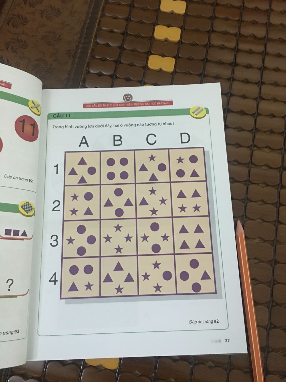 Nhận sách nhanh, sách mới bọc bookcare cẩn thận. Giấy in màu chất lượng. Nội dung rất hay, rèn luyện đầu óc từ ngày ra trường lười tư duy. Phù hợp cả các bạn còn đang ngồi học ghế nhà trường. 
Ai đã mua cuốn 300 trò chơi Harvard cho mình nhận xét tổng quan nên mua ko ak? Có trùng gì cuốn này ko ak? 
Cảm ơn!