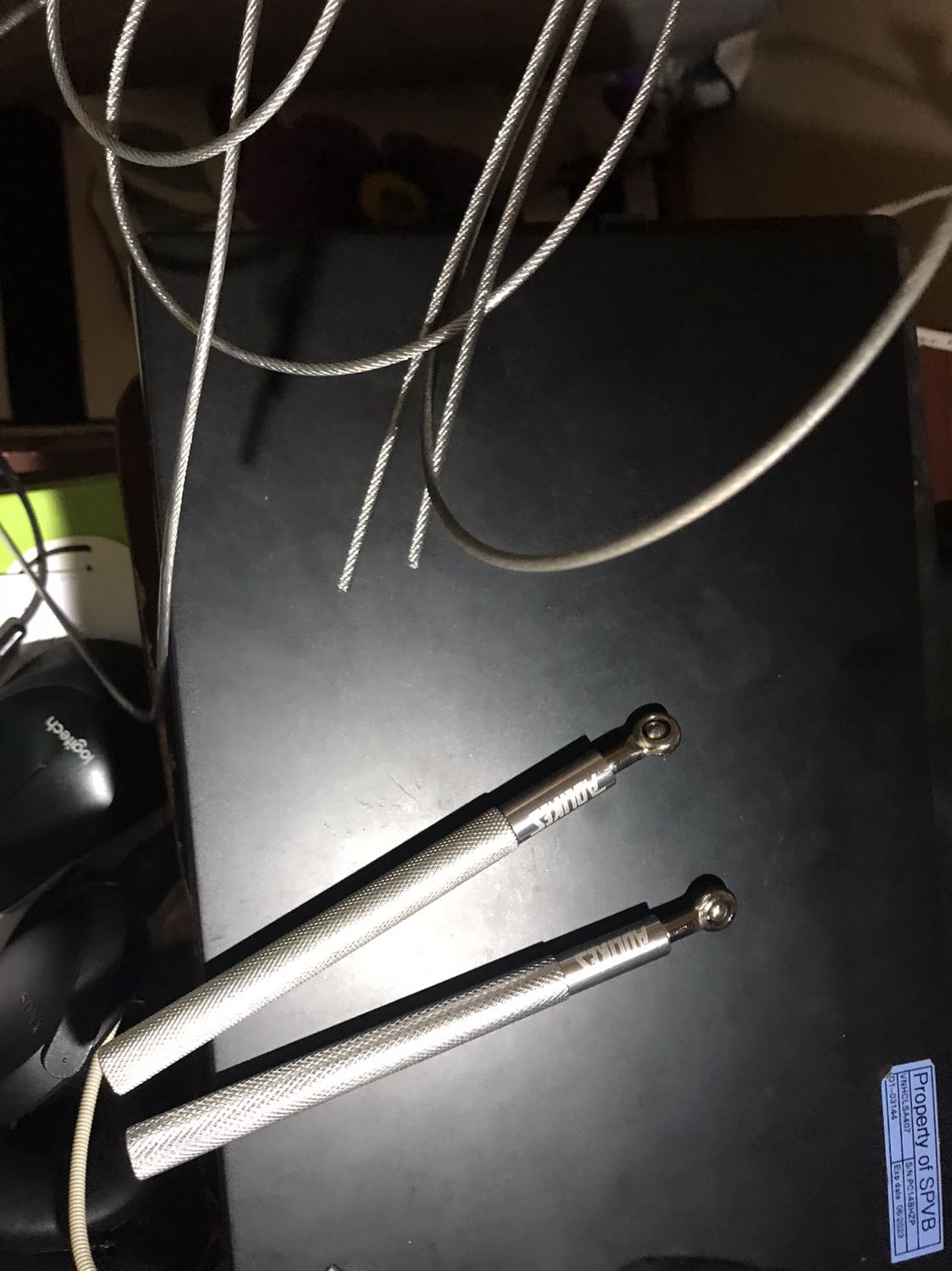 Hi shop, mới nhảy đc 10 lần mà đã sút đầu nhựa, gắn lại k được. Đề nghị đổi hàng.