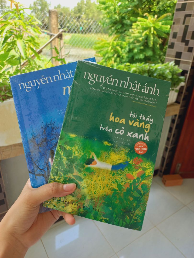 Shop đóng gói cẩn thận, giao hàng nhanh hơn dự kiến (cái này em thích lắm kkk). Sách thì khỏi bàn rồi, màu sách ngà ngà, chữ khá to nên rất dễ đọc. Đây là cuốn sách thứ hai của bác Ánh mà mình đọc, giờ mê luôn. Lần sau sẽ ủng hộ tiếp ạ.