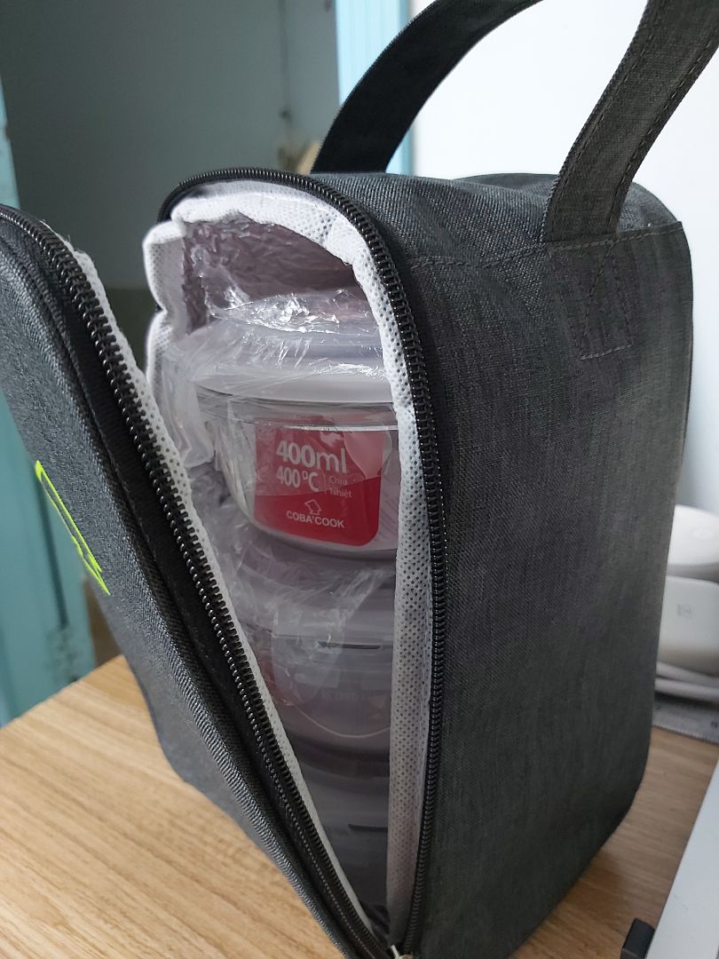 Nhìn chắc chắn, bắt mắt. Được tặng thêm cái gì không biết nữa. nhưng có cái không xài lòng là hàng TQ nhưng lại ghi VN.