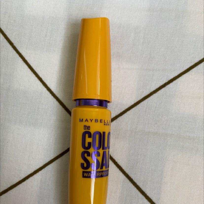 Giao hàng nhanh, sản phẩm date xa, dưỡng mi tốt, ko vón cục như những loại khác, nên mua nha mọi người