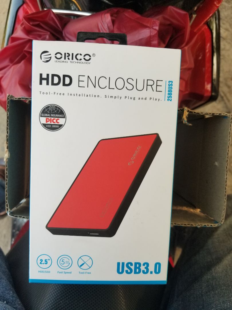 Mẫu mã đẹp, chắc chắn, giá rẻ. gắn ssd kingstons a4***Gb vào nhận ngay, tốc độ copy 01 file 1.17 Gb từ box ra laptop khoảng 100 Gb/s, quá ok. có cái màu đỏ thẫm hơn hình quảng cáo. màu tươi như màu vàng thì thích hơn. mình lấy màu đỏ do hợp mạng sơn đầu hỏa.