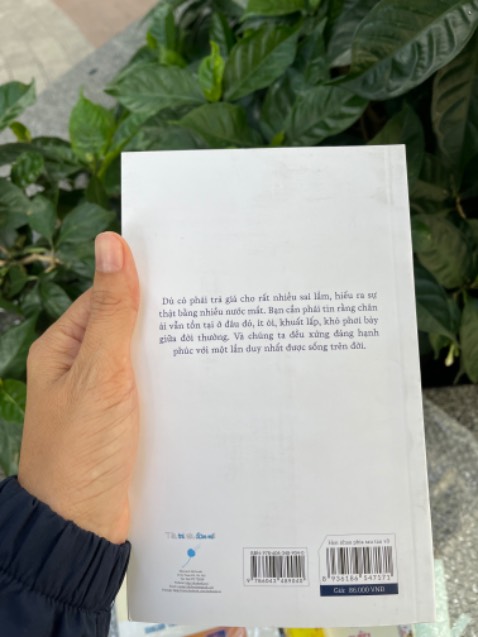 Sách mới mua mà đã bị cũ bẩn rồi, gói hàng thì quá sơ sài luôn