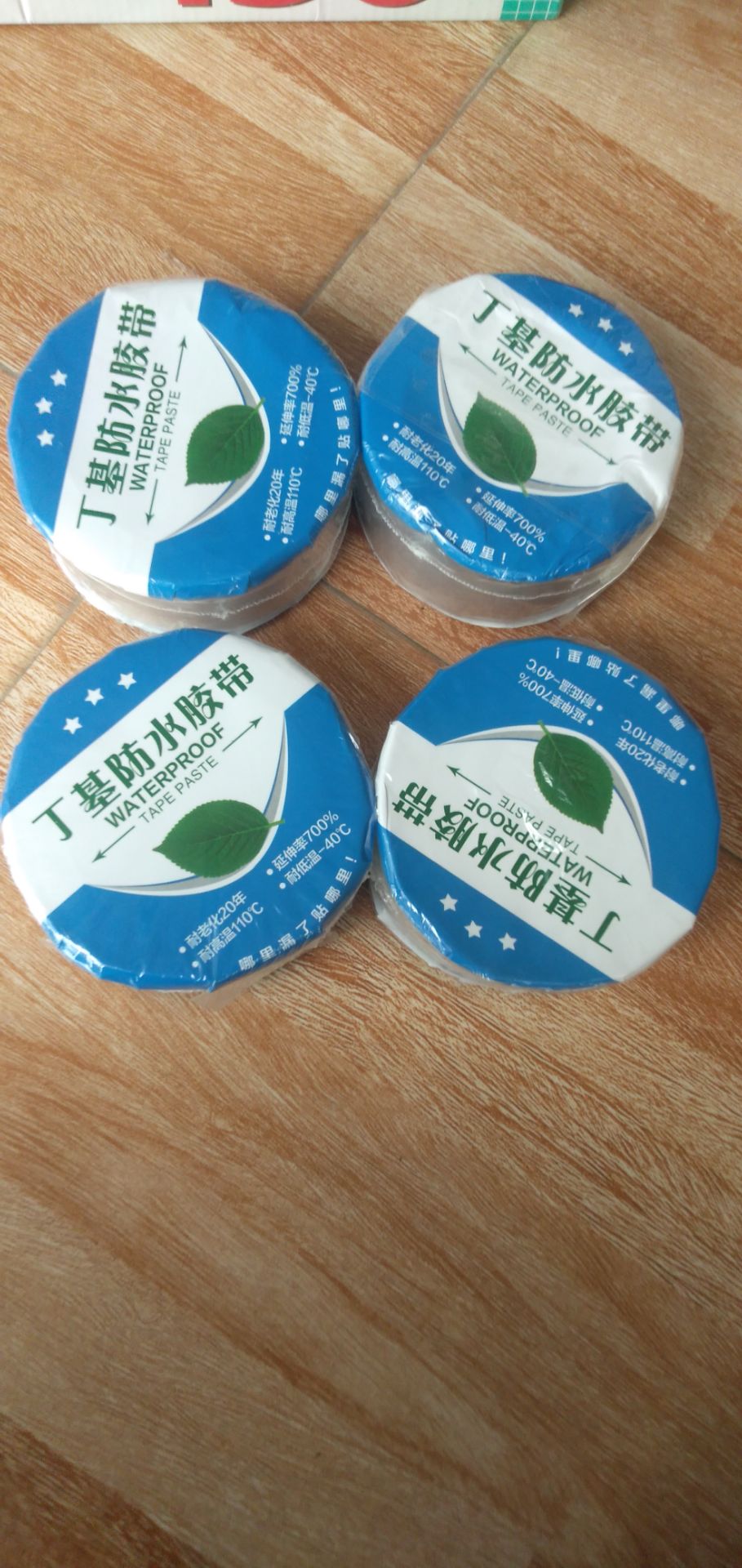 Giao hàng nhanh, số lượng đủ, chất lượng sản phẩm kém, lớp keo quá mỏng, độ bám dính kém ko như sản phẩm mình đã sử dụng trước đây của shop khác