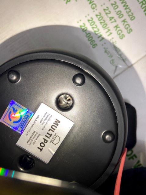 Vừa mua về rớt ốc vít ra. Mình có phản hồi tiki. nhưng chỉ rớt ốc mình gắn lại thử và nấu thì vẫn nấu dc. Mà ốc gắn vô xong lại rớt đâu mất tiêu mình không tìm lại dc ốc nên không nhờ hỗ trợ đổi dc. Nhưng tiki có hỗ trợ bảo hành thì vui lòng xử lý giúp. Mình coi mấy bình luận 1,2 sao có hình ngta chụp đưa lên nhưng khi nhấp vô thì ra hình khác, hk hiểu dc.