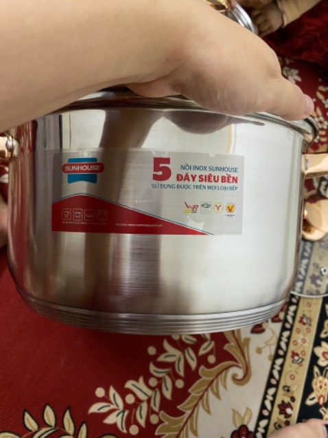 Chất liệu mới mua nên chưa biết bền hay ko, phải dùng lâu mới OK, shop gói hàng đẹp, hàng ko bị là, nói chung là cả bộ nồi rất đẹp, mình rất tin mua bên tiki nên mn cứ qua này mà sắm đồ nha