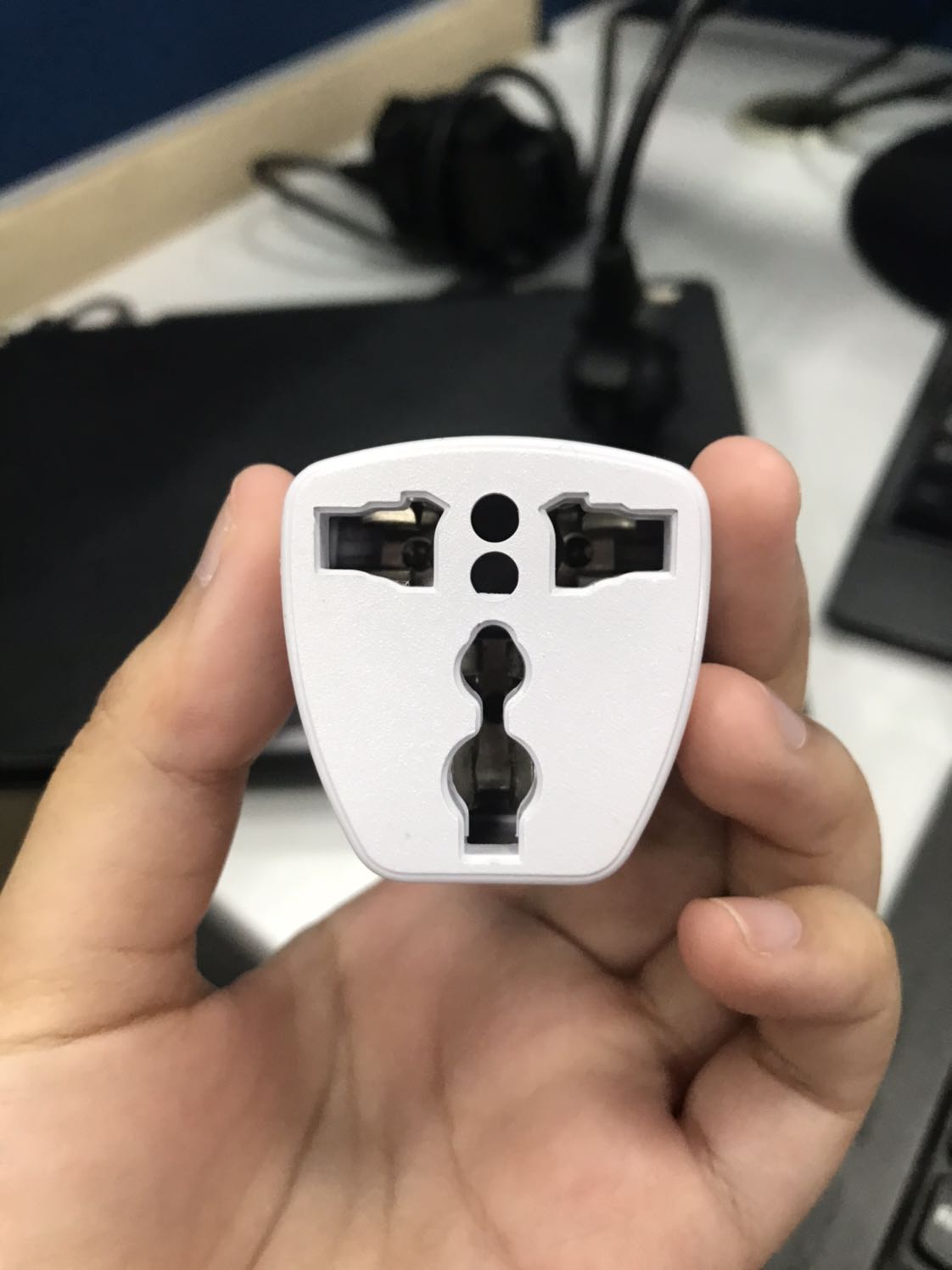 Tại sao lại để là chuyển đổi 3 sang 2, giờ mua về là 2 sang 3?! Không thể nói có hình minh hoạ thì tự mà nhìn được, chả lẻ up hình ip7 nói ip11 được?! Đã vậy còn bắt mua đơn ít nhất 2 cái?!