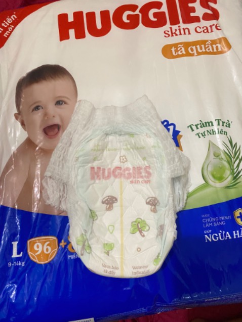 Bấm mua lại đơn hàng của Tiki trước đó nhưng lại hiện ra shop này, khi nhận hàng khác sp mình mới để ý
Bao bì đúng nhưng tã bên trong khác với những lần mua trước đó, khác mẫu, dày và cứng hơn
Nhắn tin shop không phản hồi