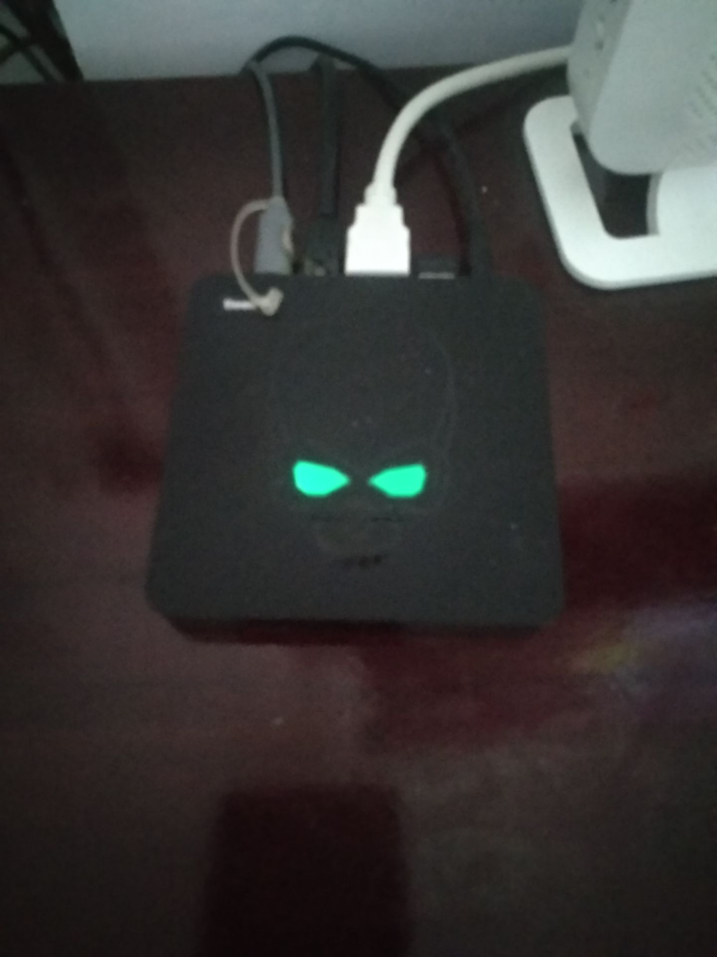 Giao hàng nhanh, đóng gói tốt .Trước mắt sản phẩm dùng rất OK, xử dụng thời gian mới biết được chất lượng.Hy vọng không như tình trạng con TVbox mình mua trước đây , hoạt động khoảng 3-4h là lạng,lắc rồi đứng hình luôn.