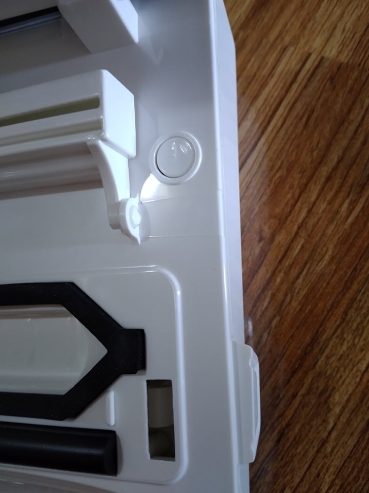 Tiki giao cho mình như máy cũ vậy
Trên thân máy đầy dấu vân tay
Chân máy rất bẩn, có vẻ đã qua sử dụng rồi
Tem máy bị xước ra
Nút bật bên trái bị liệt, không sử dụng được

Vui lòng đổi cho mình máy mới, chuẩn. hoặc thu máy hoàn tiền lại cho mình. Mua hàng Tiki nhiều, nhưng lần này làm mình vô cùng thất vọng
Đơn hàng số: #502925492