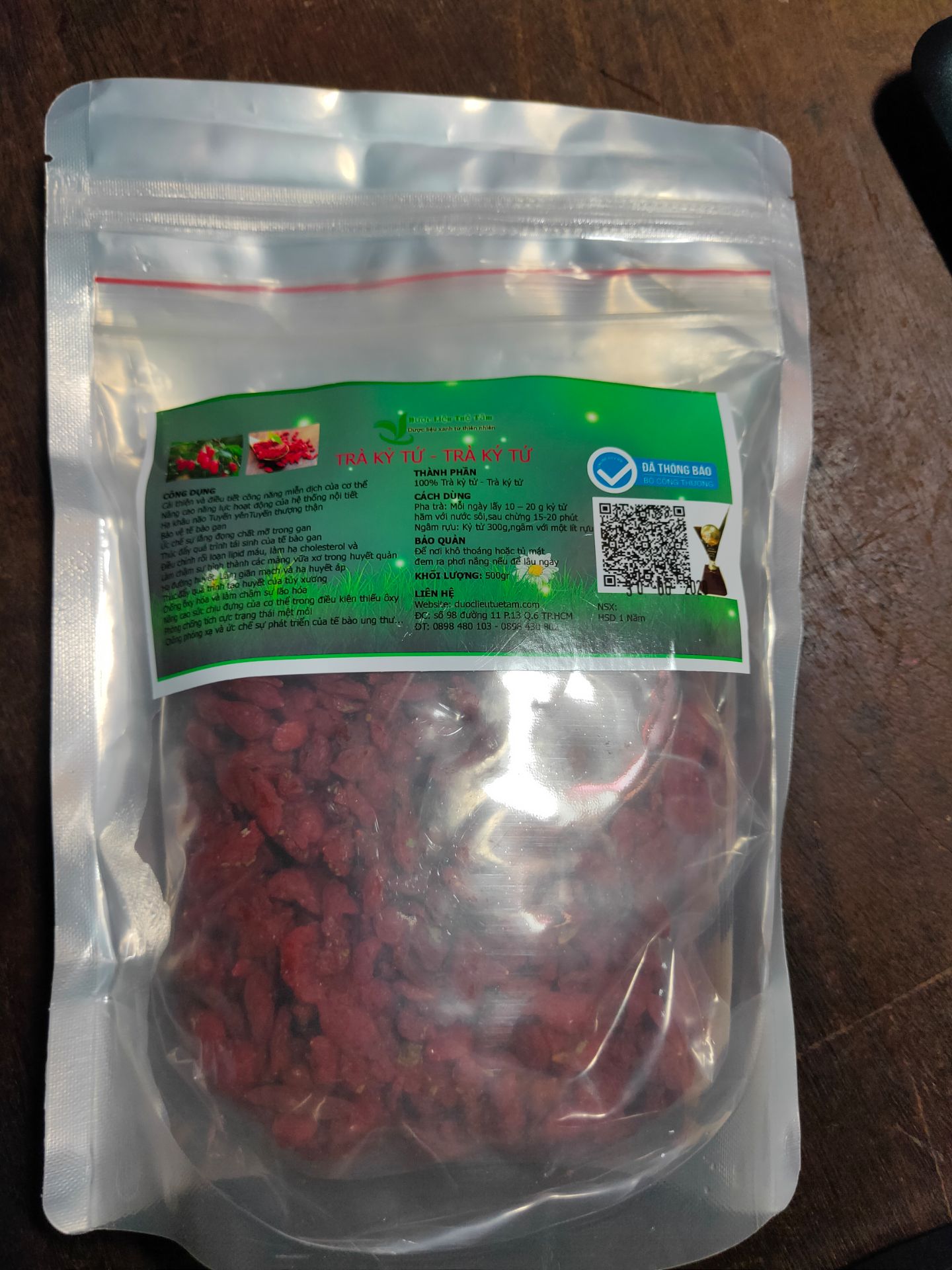 đóng gói rất tệ, có 2 túi hộp nhưng ko dán niêm phong gì cả. hạt đóng thành một cục hình như là hàng tồn từ lâu mà dán nhãn đóng gói ngày 30/6/20. mong tiki hỗ trợ cho trả hàng