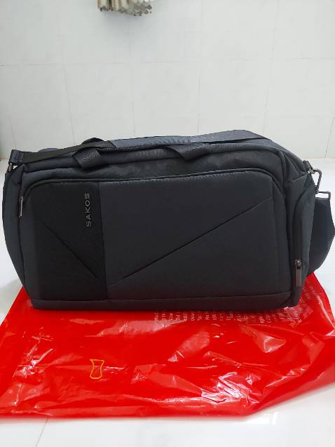 Rất hài lòng về sản phẩm vừa có thể là balo , túi du lịch đeo chéo và túi xách nữa rất tiện lợi .