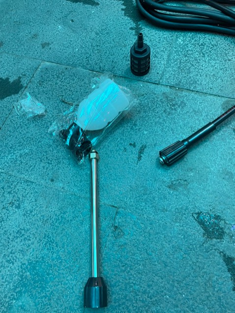 Shop ơi . Mình mua máy bơm sao nhận không có cây súng để rửa