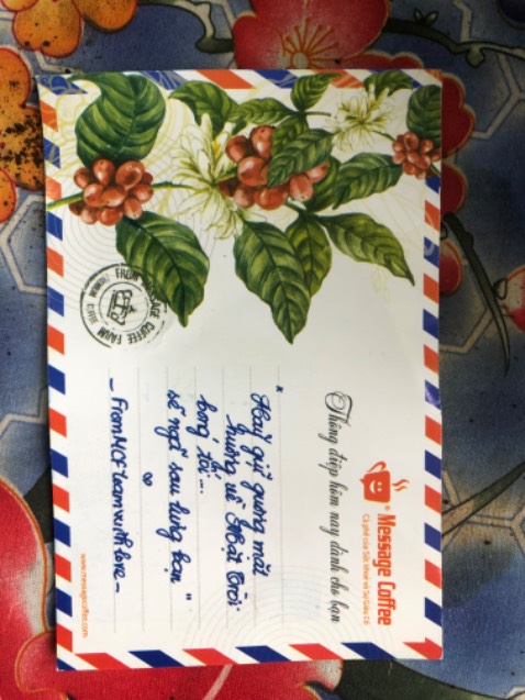 Mùi vị ngon lắm, đậm đà thơm thơm ngậy ngậy, uống nghiền luôn. Lại còn có tấm thiệp xinh xinh viết tay chứ!