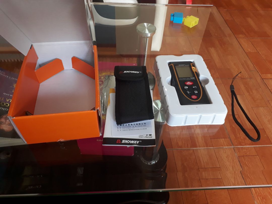 Mình mua loại M40 mà lại nhận được M50. Ban đêm xài tốt, ban ngày thì khó nhìn khi đo xa. cũng tiện lợi khi đi đo hiện trạng nhà cửa.