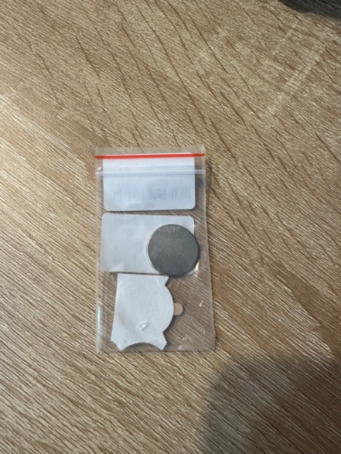 Đọc ko kỹ, tưởng 1 lốc như mọi lần, nhận hàng chỉ có 1 miếng, phải mua thêm r. lực hút cũng tạm. Đợt trước mình mua 10 miếng vuông lực hút ổn hơn.