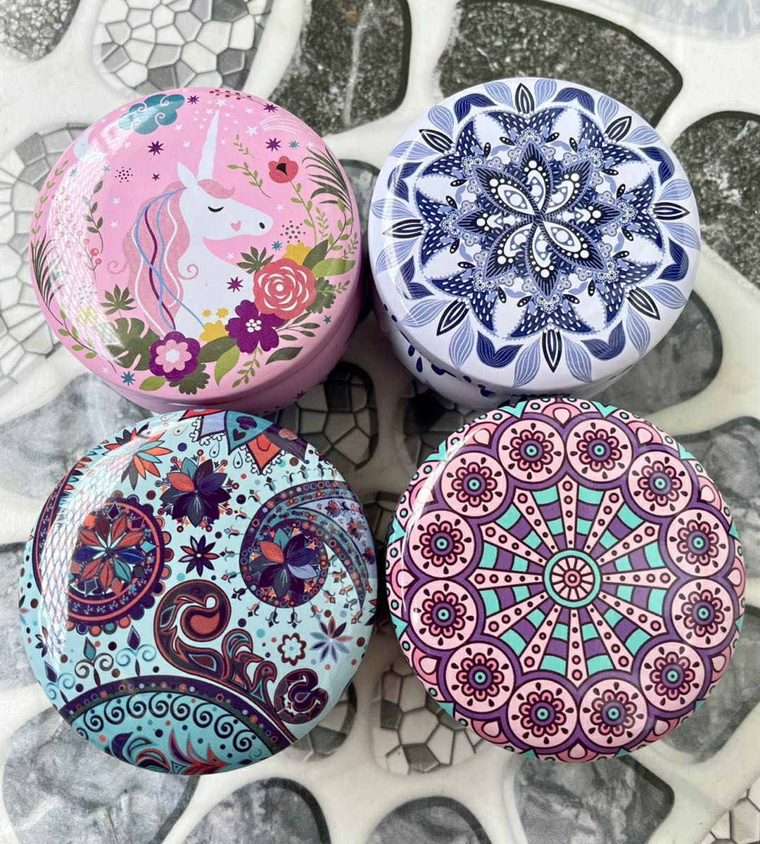 nến mùi thơm lắm luôn ý. hộp đựng cũng đẹp. làm quà tặng quá xịn xò luôn. shop giao nhanh tận tình, 5 sao nhé