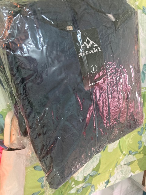 Áo đẹp, nhẹ, rất là ấm, mặc gọn người, không bị to đùng như các loại áo khoác phao khác! Cho shop 5 sao!!!