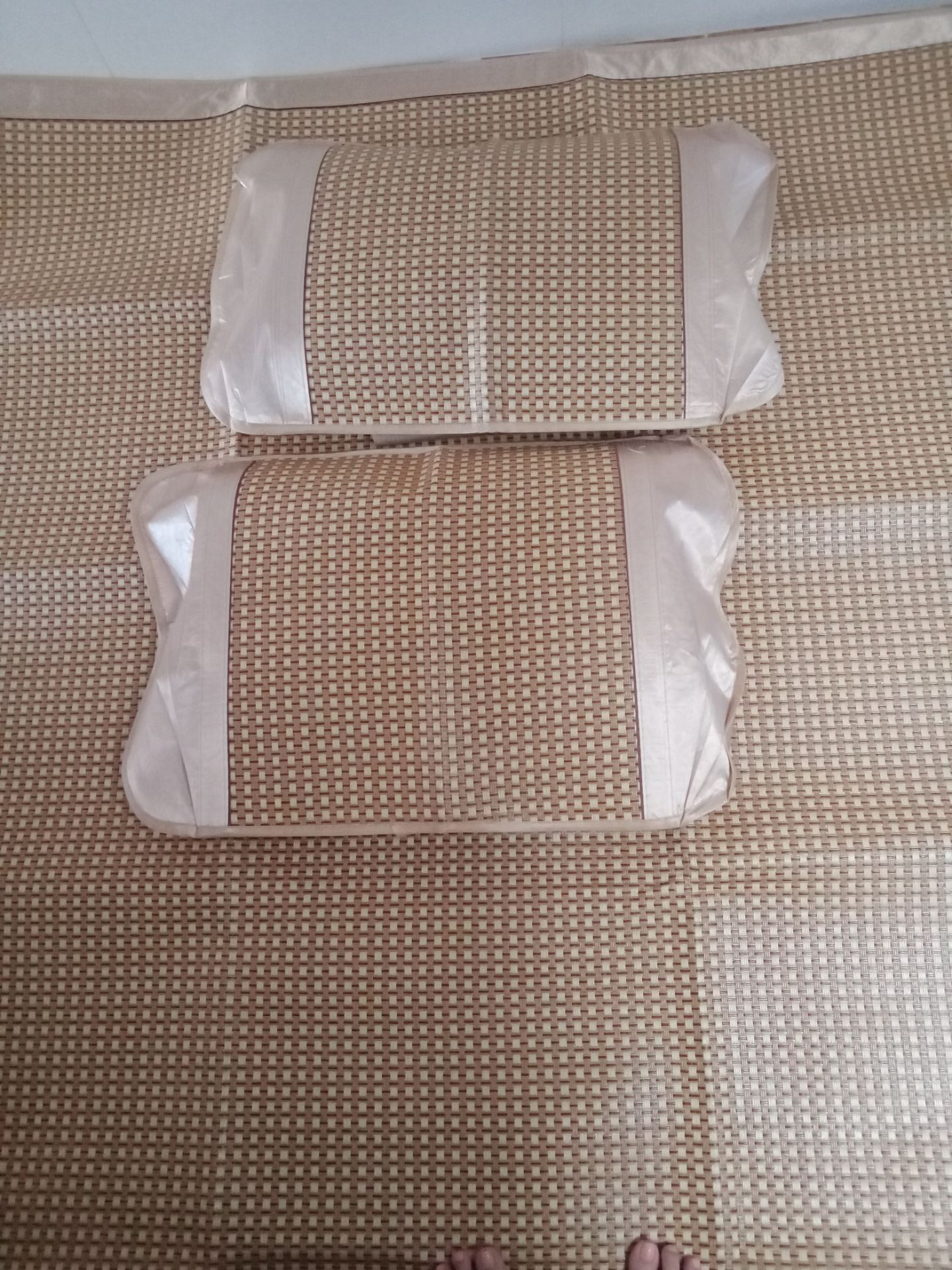 tiki giao hàng nhanh, đóng gói cẩn thận, chiếu dày, mát, nằm êm, rất thích.