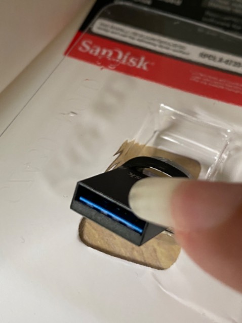 Ưu điểm: nhỏ gọn. Được giao bơi Tiki Trading nên yên tâm. 

Nhược điểm: Rất nhanh nóng. Tốc độ thấp và rất thấp khi đã nóng. Đầu cắm bằng nhựa ọp ẹp chứ không phải kim loại như các mẫu khác. 

Không hài lòng.