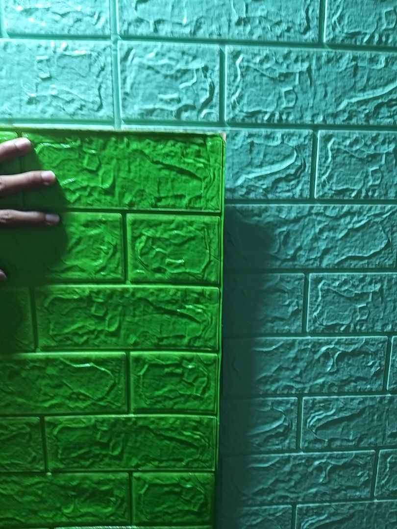 mình mua 20 miếng xốp dán tường màu xanh cốm. phiếu giao hàng cũng ghi rõ màu xanh cốm. Nhưng khi khui hàng ra là màu xanh lá. Trả lại không được. Mình đành bỏ xe rác. Đáng bao nhiêu mà shop *** thế. Bó tay...tiki. Mọi người mua hàng trên tiki cẩn thận nhé. Đừng mất tiền oan như mình.