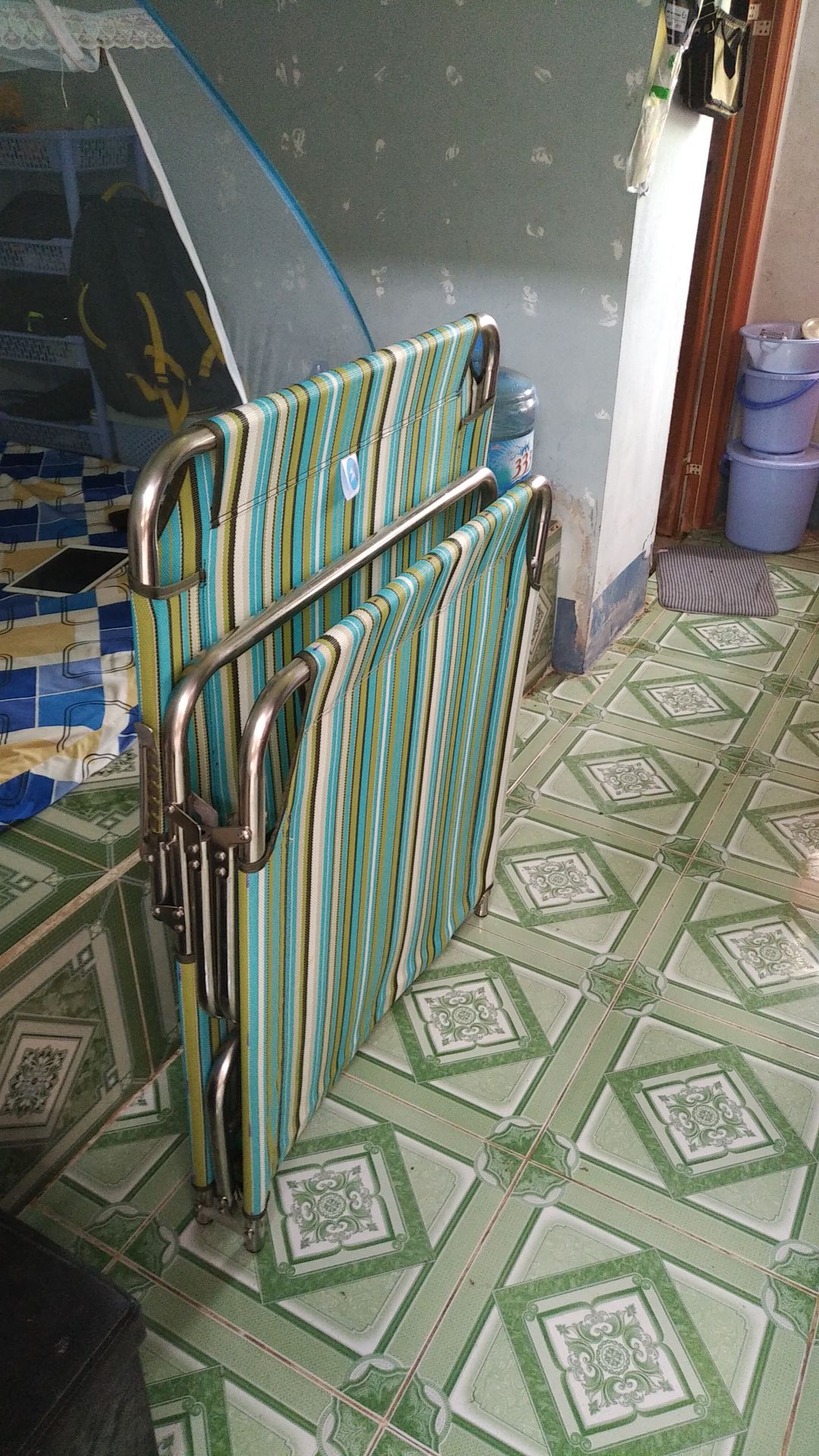 Sản phẩm chất lượng, khung inox dày, chắc chắn. Cảm giác nằm thoải mái. Giá sản phẩm hơi cứng hơn một số sản phẩm cùng loại.