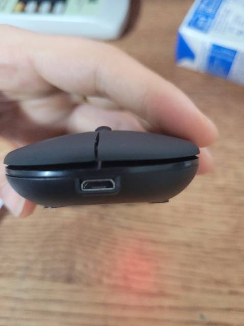 Huhu mình quên mất ko đọc kĩ là nó có đầu usb cắm máy tính, mà mình đag muốn tìm cái blutooth á. Dù sao sản phẩm rất ok, rất êm.