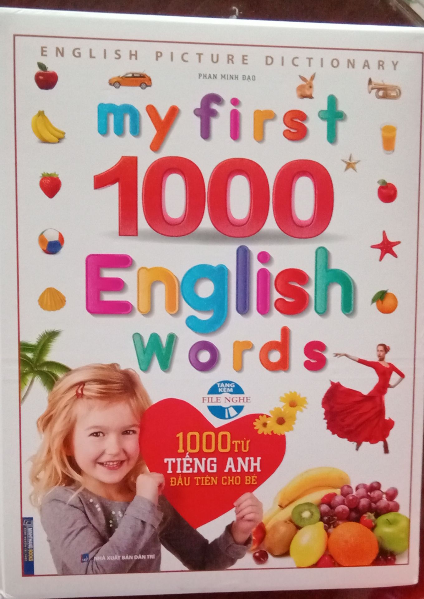 Sách hay, có nhiều chủ đề, còn kèm thêm file nghe nữa. Các bạn nhỏ sẽ dễ tiếp thu hơn vì hình ảnh, sinh động, đa dạng. Mình thấy rất tốt, mọi người có thể tham khảo mua về cho bé đọc.