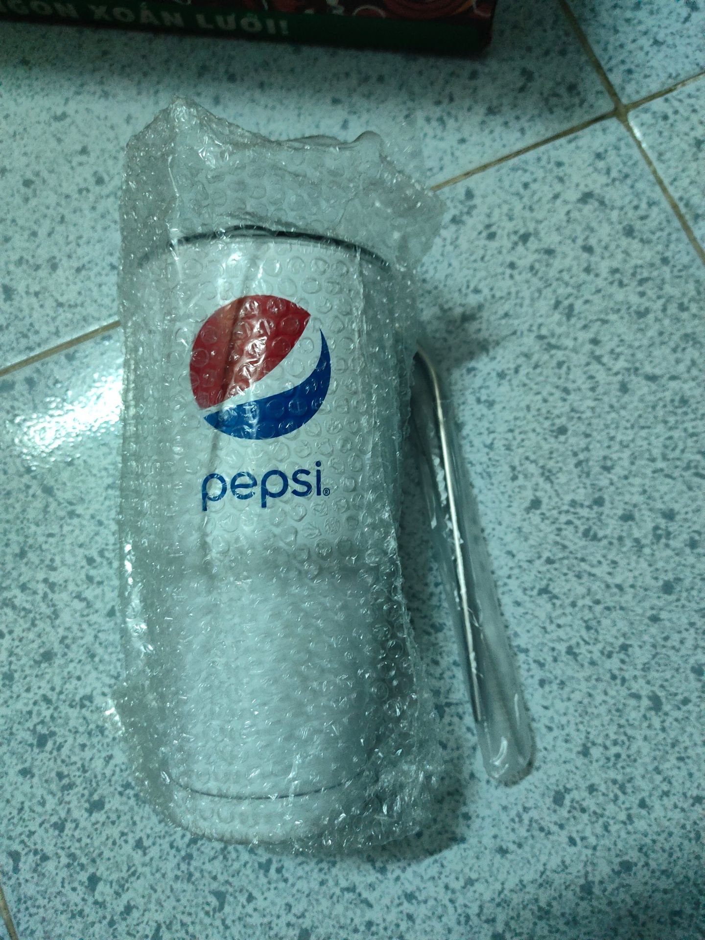 Sản phẩm giống như hình, mua sale nên giá rẻ, còn được tặng ly giữ nhiệt xịn xò, cho shop 5*. Sản phẩm giống như hình, mua sale nên giá rẻ, còn được tặng ly giữ nhiệt xịn xò, cho shop 5*.