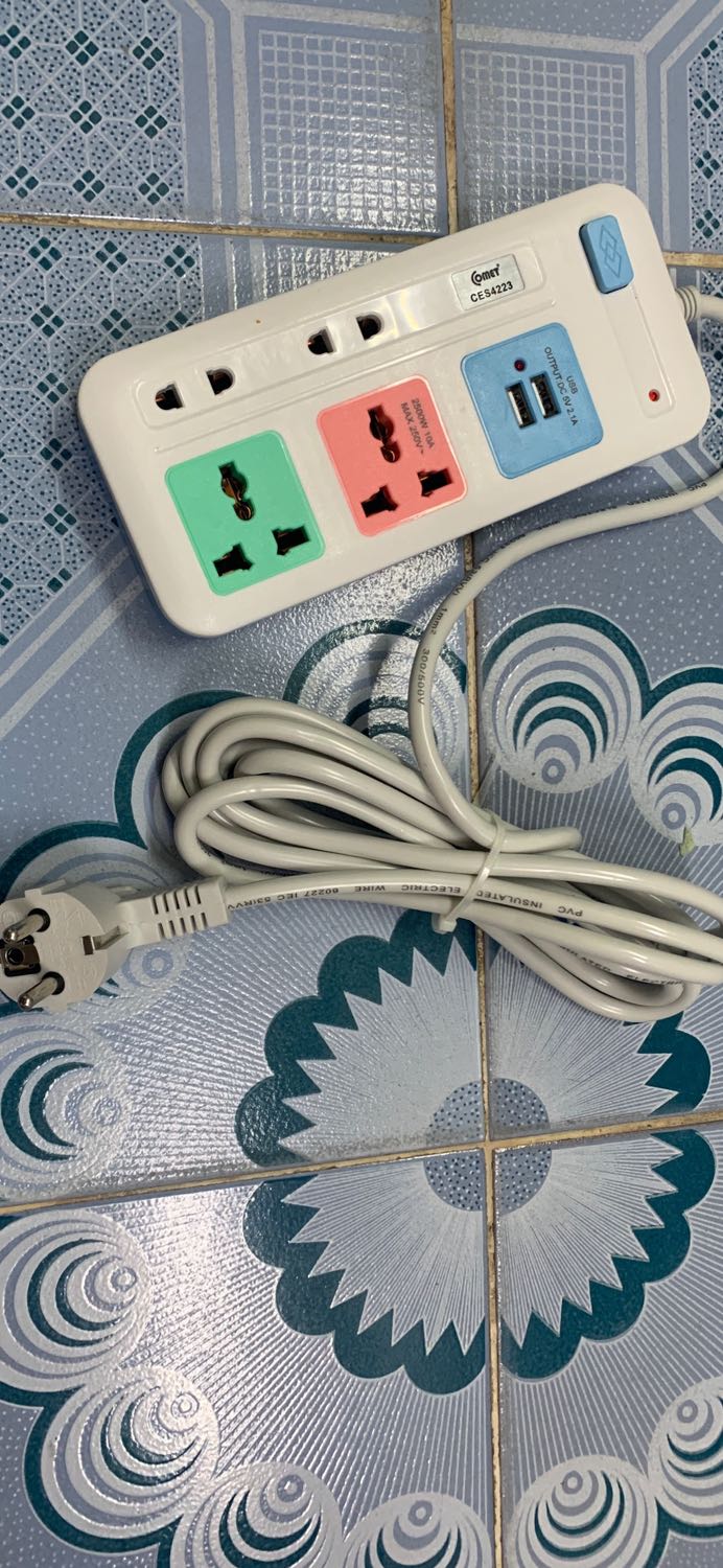 Mới xài được vài ngày đã có vấn đề, điện vào chập chờn lúc có lúc không, thay ổ của Lioa vào đèn sáng ok. Cái giá của bài học là xuýt cháy cái máy quạt. Đề nghị TIKI giải quyết trả lại hàng.