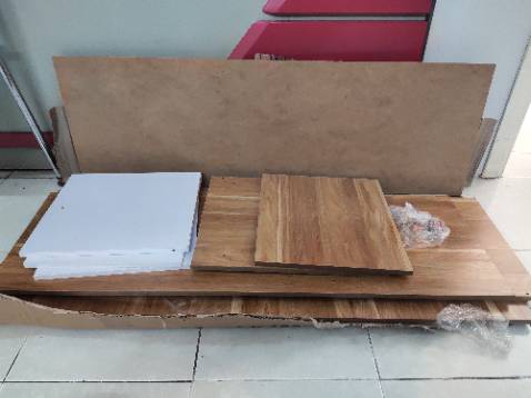 Đặt một đằng nhưng lại giao một nẻo. Giao cho mìn một cái kệ khác hoàn toàn, kích thước cũng sai so với mô tả, chat ko thấy phản hồi. Mình phải liên hệ với Tiki để đổi trả